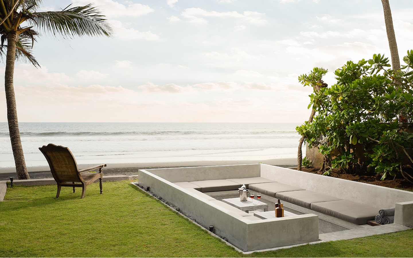 bg-experiences-black-beach-villa-min.jpg