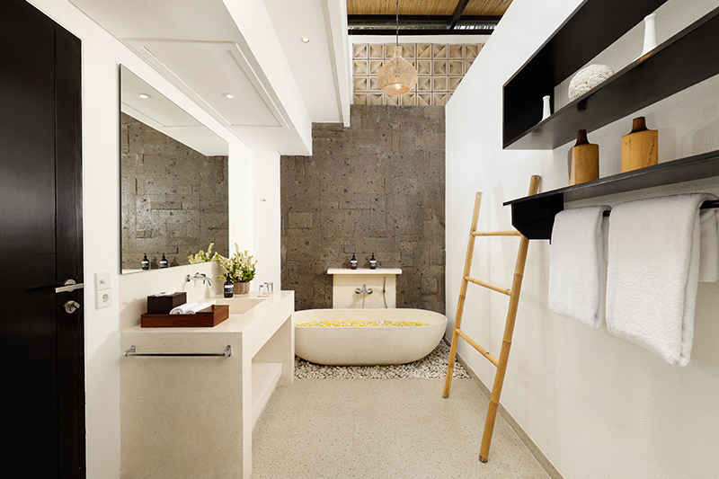 gallery-black-beach-villa-bathroom-2.jpg
